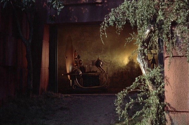 [189.Timemachineandaflatwall6.jpg]