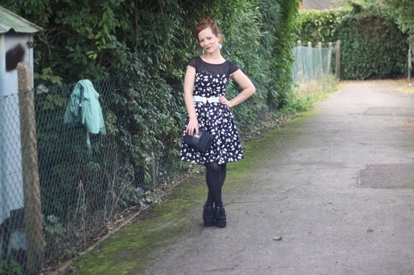 Outfit My Fingers Keep Clicking To The Beat (2)