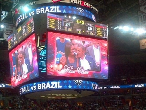 [obamakisscam-500x375%255B3%255D.jpg]