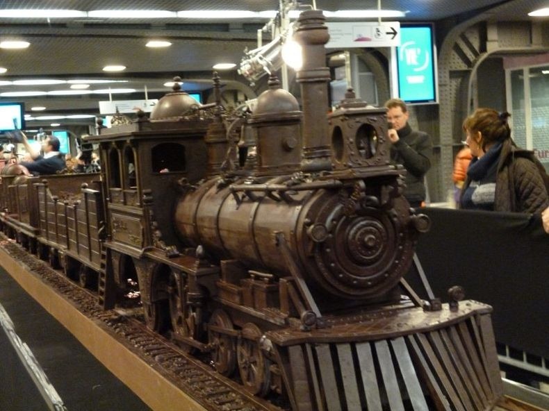 chocolate-train-2 chocolate-train-2