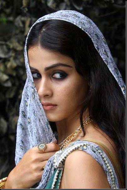 Genelia Latest Stills from Urumi Malayalam Movie Genelia New pics (2)