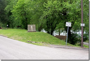 Daniel Boone stone monument in the Daniel Boone Park.  (Click any photo to enlarge)