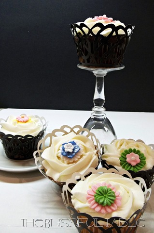 [cupcakes%2520with%2520flowers%2520044a%255B9%255D.jpg]