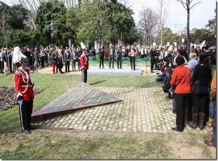[barcelonahomomonument_thumb42.jpg]