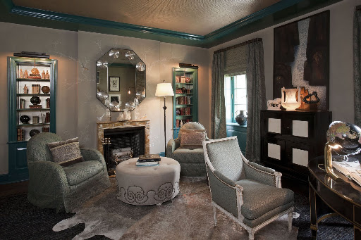 The molding is such a bright and unexpected choice. (Jeff Lincoln Interiors, Inc.)
