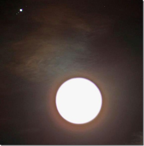 Astrophotographer Victor Rogus intentionally over-exposed this image of the moon and Jupite  three of Jupiter's Galilean Moons