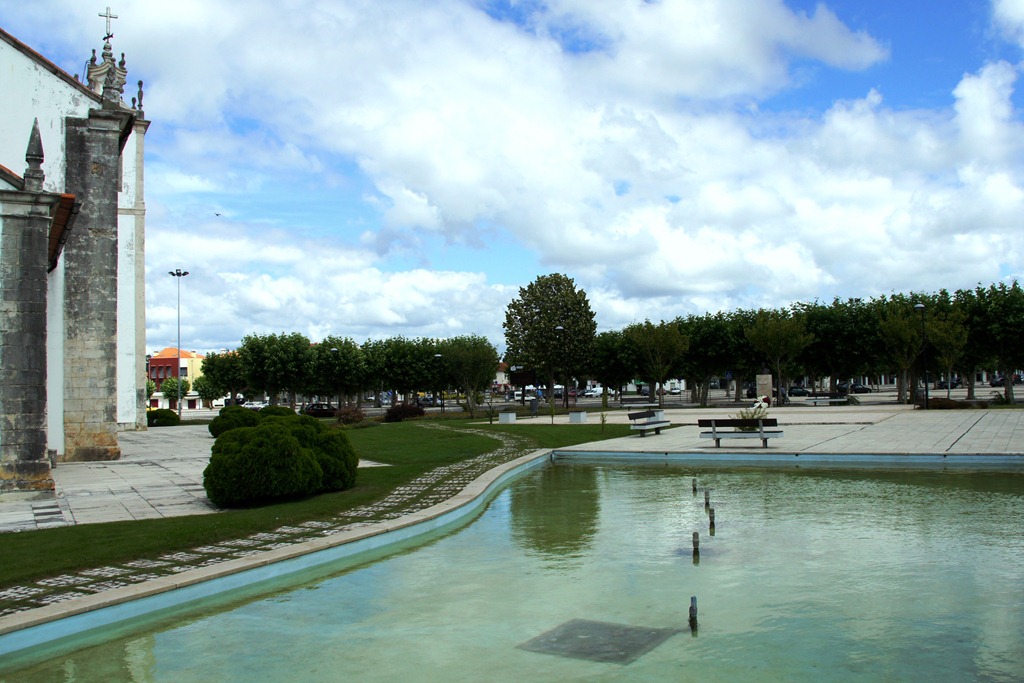 [Gl%25C3%25B3ria%2520Ishizaka%2520-%2520Tocha%2520-%2520Igreja%2520-%2520Pra%25C3%25A7a%25201%255B4%255D.jpg]