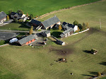 Vi fløy en svipp over kuene før landing, fin gård forresten :-)