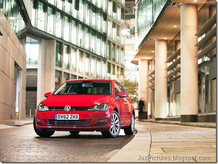Volkswagen-Golf_Mk_VII_UK-Version_2013_800x600_wallpaper_08