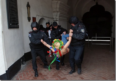 Акция Femen на колокольне Софийского собора