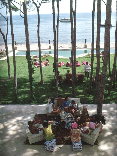 What I wouldn't give to have been guest at this pool party. Sebastiano Bergese's party, Marbella, Spain, 1967. (Poolside with Slim Aarons, Abrams) What I wouldn't give to have been guest at this pool party. Sebastiano Bergese's party, Marbella, Spain, 1967. (Poolside with Slim Aarons, Abrams)