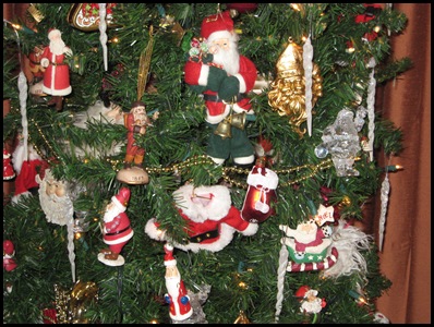 Santa tree closeup 3