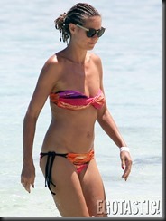 heidi-klum-colorful-bikini-in-the-bahamas-04-675x900