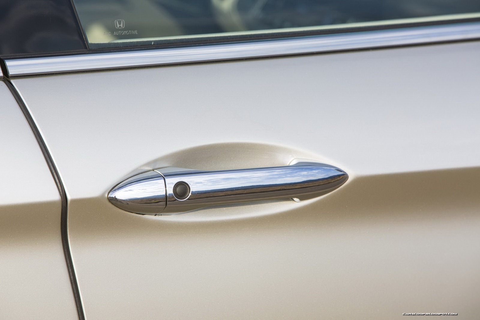 [2014_Honda_Accord_PHEV_225_%255B2%255D.jpg]