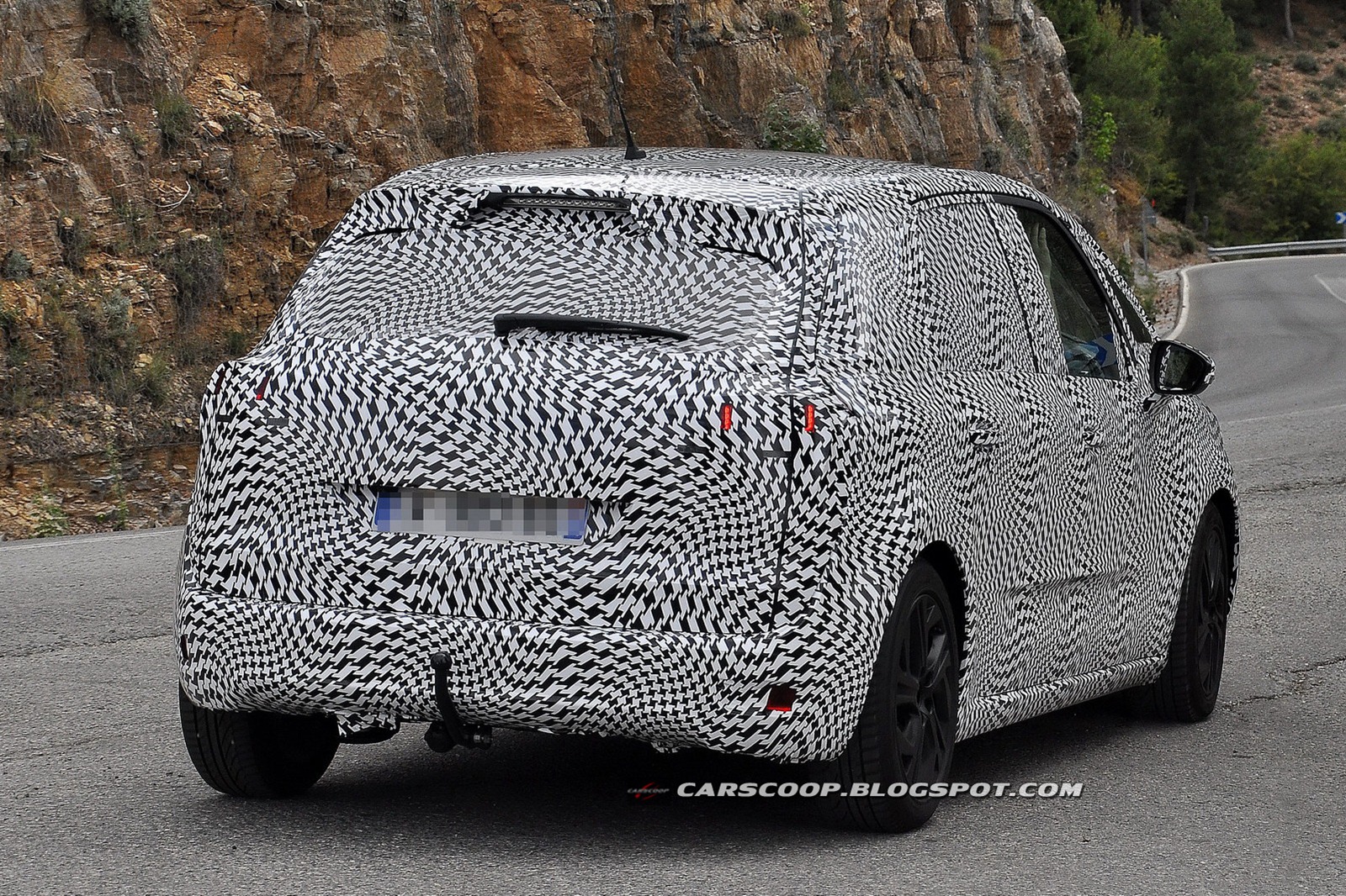 [2014-Citroen-Picasso-63.jpg]