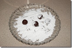 Rolling the cookie balls in icing sugar