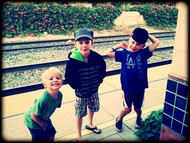 [Waiting%2520for%2520train%255B4%255D.jpg]