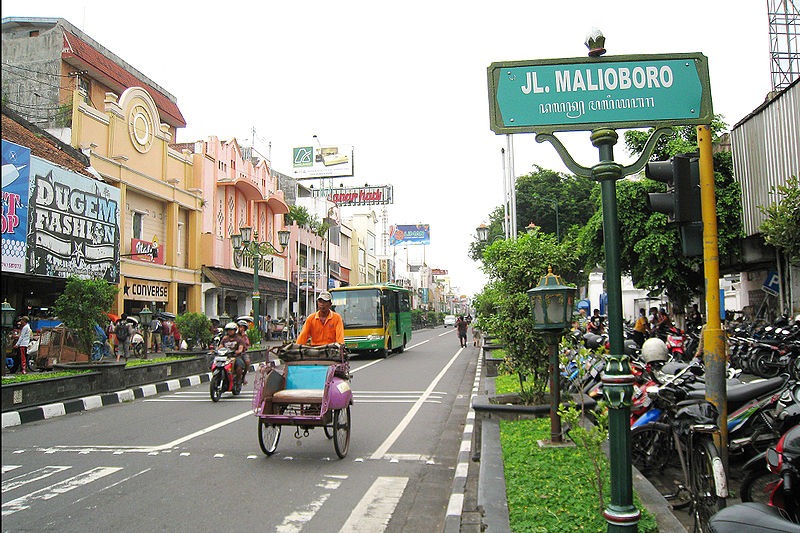 [800px-Malioboro_Street_Yogyakarta3.jpg]