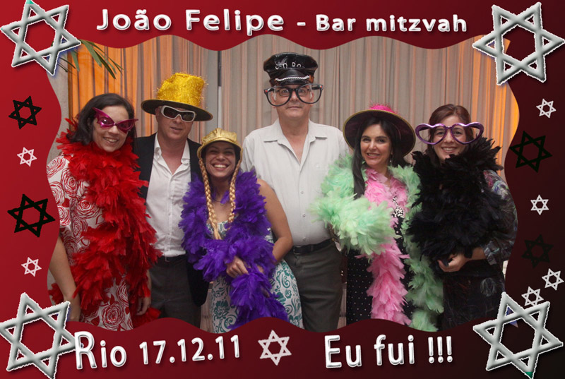 Fotos de João Felipe - 17.12.11. Foto numero 09 da Social Click Fotografia Digital, do Rio de Janeiro, RJ, que faz fotos divertidas, fotos malucas, fotos com fantasias, fotos na hora, fotografia maluca, fotografia divertida com molduras personalizadas. album de assinatura ao vivo camarim movel foto brinde expressa ari rosana dana fotos divertidas malucas maluca animadas animado noivas aniversário 15 anos debutante fotografos no rio fotojornalismo casamento