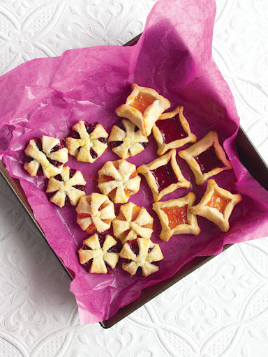 These cookies keep well in an airtight container and are pretty sturdy if you need to transport them. Make sure that you pinch the edges of the diamonds or the points of the stars together to form a nice, tight seal so there is no chance of them opening when you bake them. These cookies keep well in an airtight container and are pretty sturdy if you need to transport them. Make sure that you pinch the edges of the diamonds or the points of the stars together to form a nice, tight seal so there is no chance of them opening when you bake them.