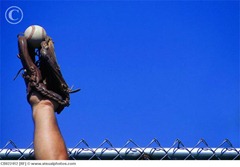 baseball_player_catching_a_ball_cb022412 baseball_player_catching_a_ball_cb022412