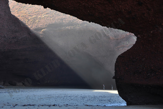 Ob meji-brez meje_D_Karla_Kofol_A2_Proti svetlobi 2.jpg