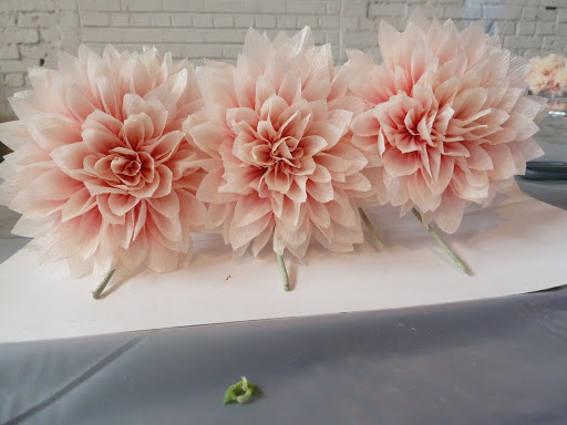 Look again. These babies are made of crepe paper!
Half of the tables featured faux blooms while others boasted fresh flowers.
