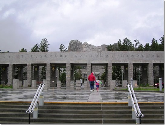 792px-MtRushmoreEnter - Wikimedia Commons - Pic by Scott Catron