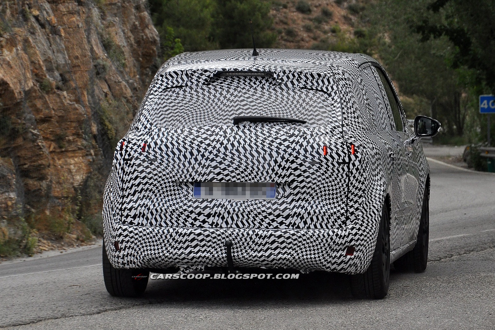 [2014-Citroen-Picasso-73.jpg]