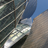 28/07/09 Bilbao, Guggenheim: geometrie in vetro e titanio