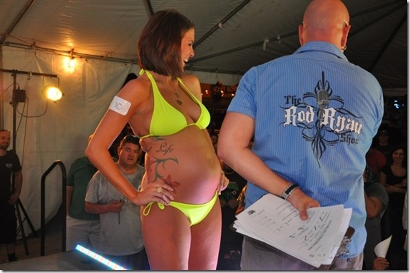 pregnant-bikini-contest-3