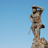 Flaming mountains - Statue singe