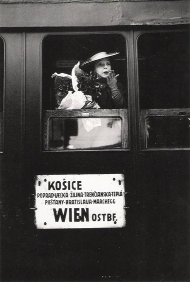 Lillian Gish leaving Vienna 1936