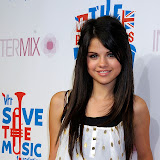 19399_Selena-Gomez_027_1600x1200-Sk4tz.jpg