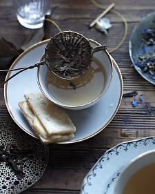 Organic Jasmine tea is used to create these shortbread sandwich cookies
