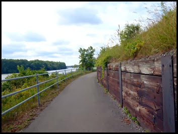 03c - Mohawk River (Erie Canal) Bike Trail heading SE - nice trail continues along the river