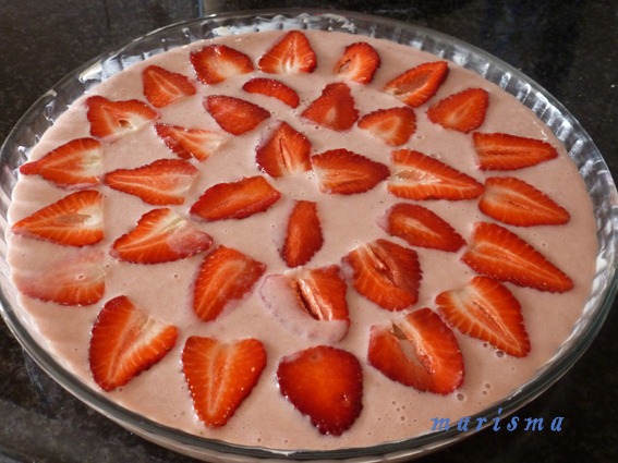 [tarta%2520facil%2520de%2520fresas4%2520copia%255B4%255D.jpg]