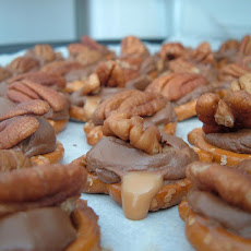 Super Easy Gooey Pecan Caramel Rolls
