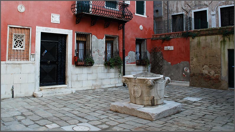 Corte_del_volto_santo.jpg Corte del volto santo