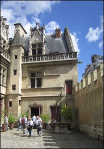 ClunyCourtyard2