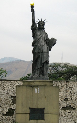 [Vila-Kennedy-estatua%255B5%255D.jpg]