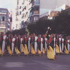 AÑO 2001 DIA 9 DE SEPTIEMBRE ENTRADA DE CAPITANES Y ALFERECES. Escuadra de MORAS A SU PASO POR LA AVDA. DE LA CONSTITUCION (en la otra foto) HACIENDO EL ABANICO 54-18.jpg
