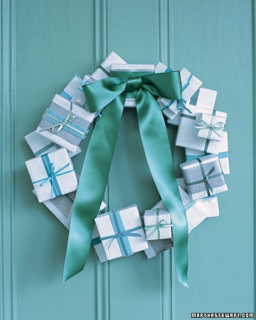 [wreath_xmas_gifts%255B4%255D.jpg]