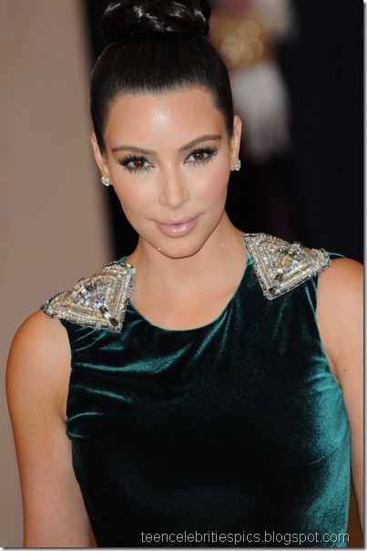 Kim Kardashian Hot in Green Dress 1