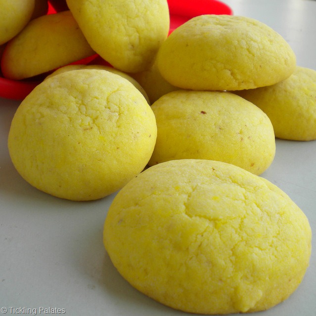 [Eggless-Almond-Custard-Cookies5.jpg]