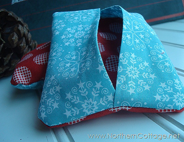 [Aqua%2520Tissue%2520Tote%2520%2540%2520NorthernCottage.net%255B5%255D.jpg]