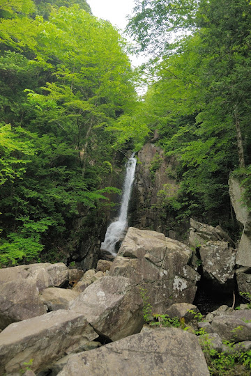 銅穴の滝