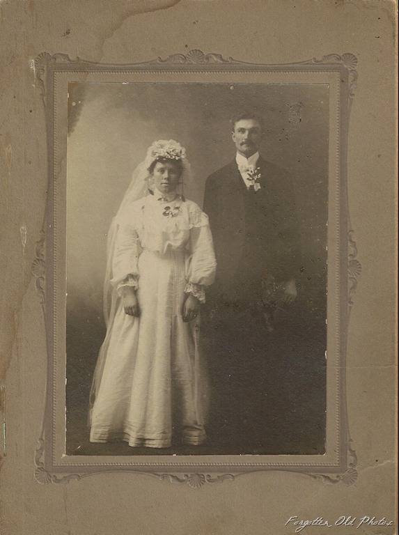 [Blurry%2520Wedding%2520photo%25201900%2520Vines%2520DL%2520Antiques%255B9%255D.jpg]