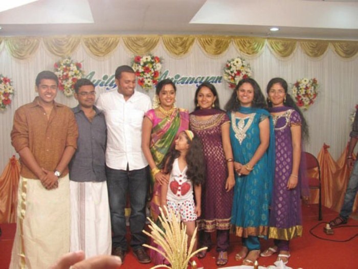[actress_ananya_engagement_photo_with%2520family%255B2%255D.jpg]