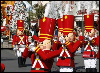 CREATING HOLIDAY MEMORIES Ð When it comes to making magical memories, thereÕs no place like the Disneyland Resort during the Holidays. Now through Jan. 8,2012, the season shines more brightly than ever with sparkling dŽcor and daily performances of ÒA Christmas FantasyÓ parade.. The holiday experiences include special holiday versions of ÒitÕs a small worldÓ and Haunted Mansion, the ÒBelieve Éin Holiday MagicÓ fireworks spectacular, and a nightly snowfall on Main Street, U.S.A.  Disney California Adventure park gleams with the Êmerriment of the season, including a beautiful Christmas tree that towers over Paradise Bay. (Paul Hiffmeyer/Disneyland)